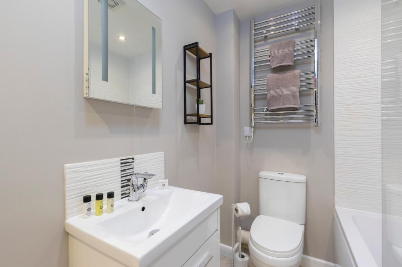 Elliot Oliver - 2 Bedroom Garden Apartment With Parking Τσέλτενχαμ Εξωτερικό φωτογραφία