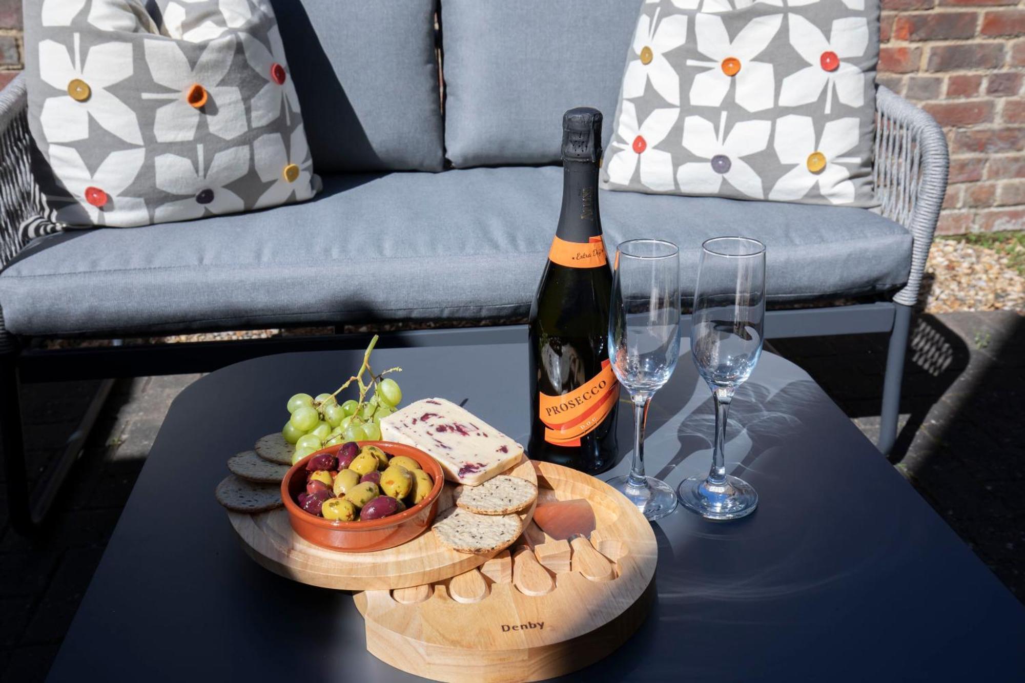 Elliot Oliver - 2 Bedroom Garden Apartment With Parking Τσέλτενχαμ Εξωτερικό φωτογραφία