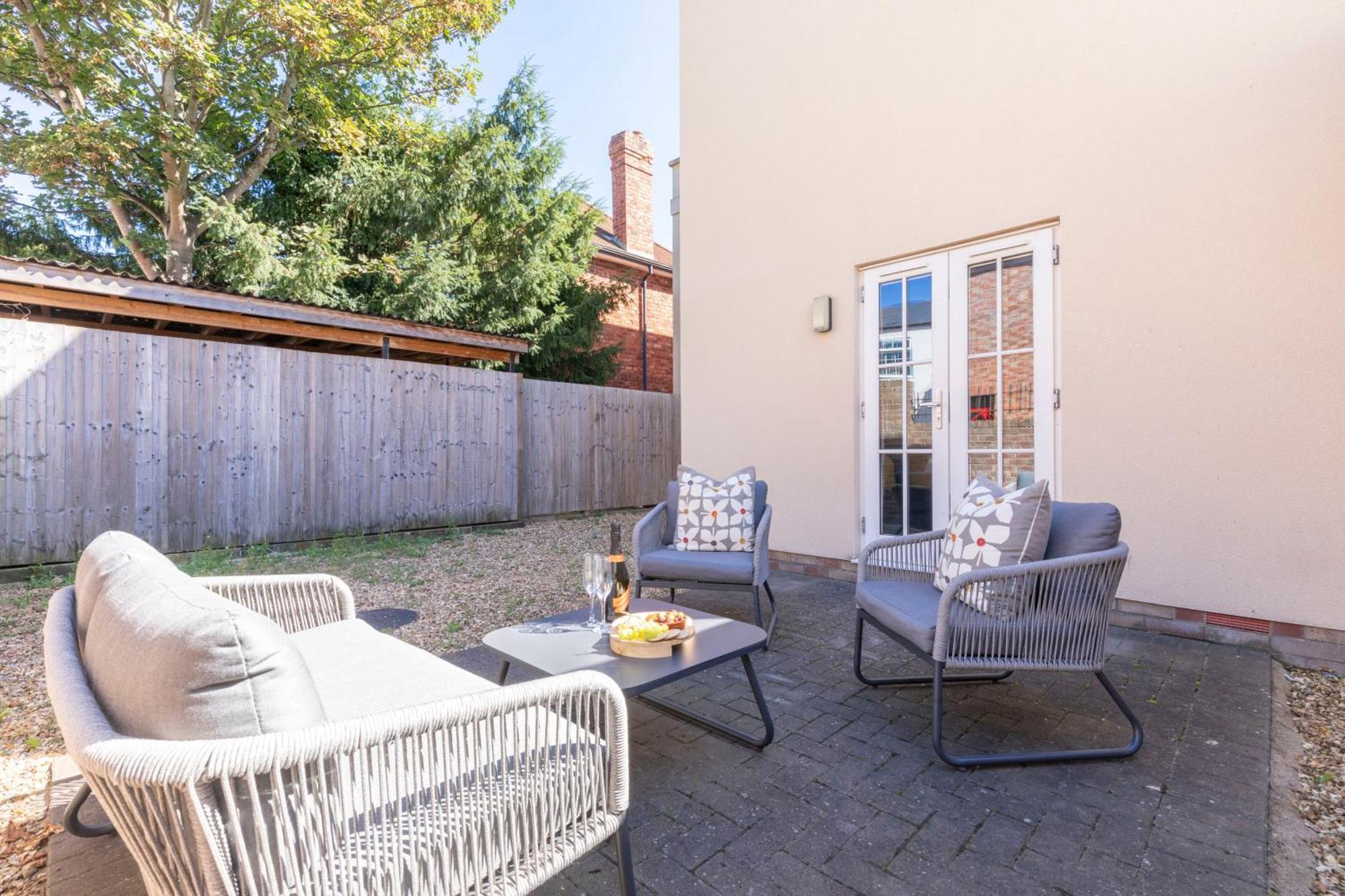 Elliot Oliver - 2 Bedroom Garden Apartment With Parking Τσέλτενχαμ Εξωτερικό φωτογραφία